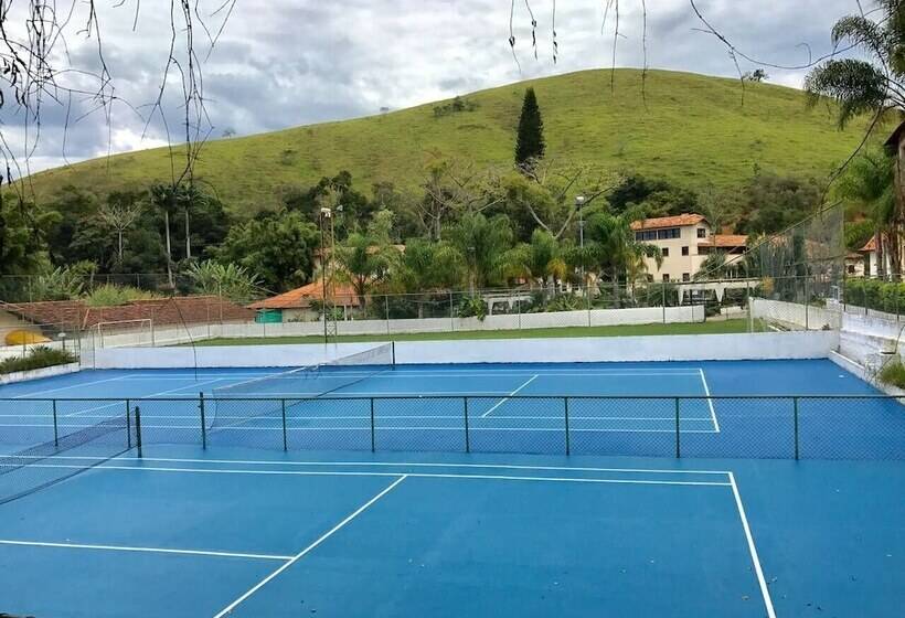 Отель Montanhes