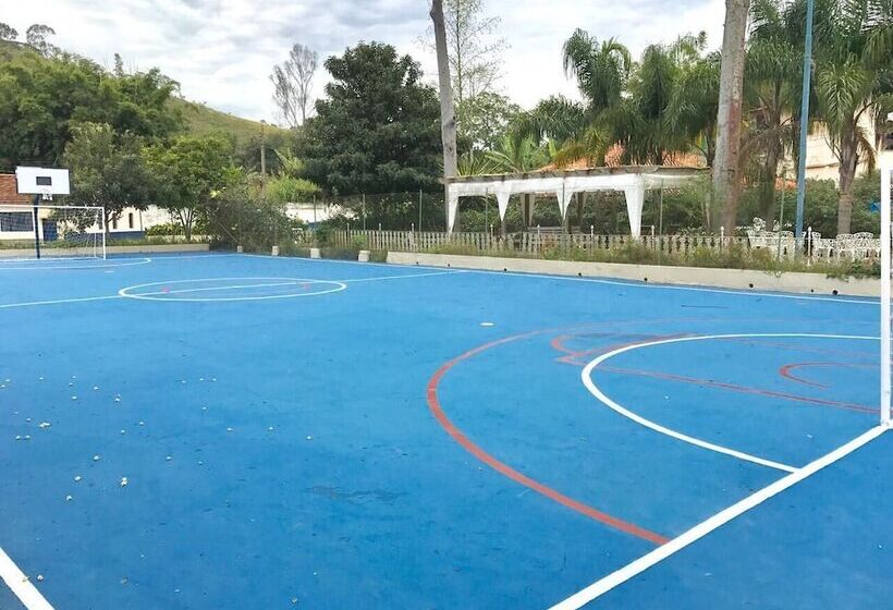 Отель Montanhes