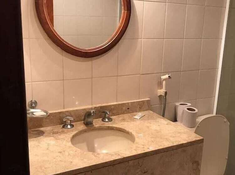 Отель Montanhes