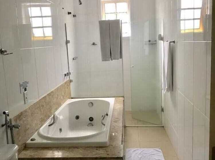 Отель Montanhes