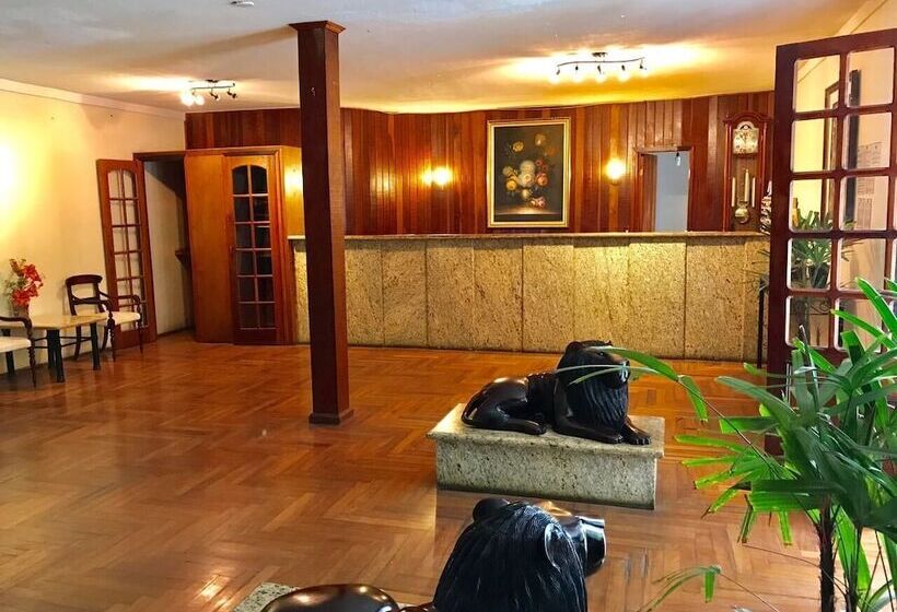 Отель Montanhes