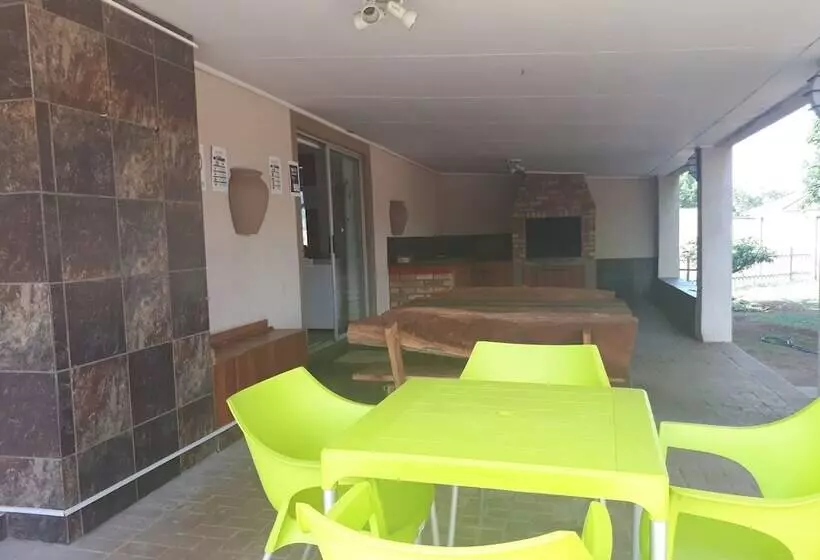 Aamiaismajoitus (B&B) C   Land Guest House