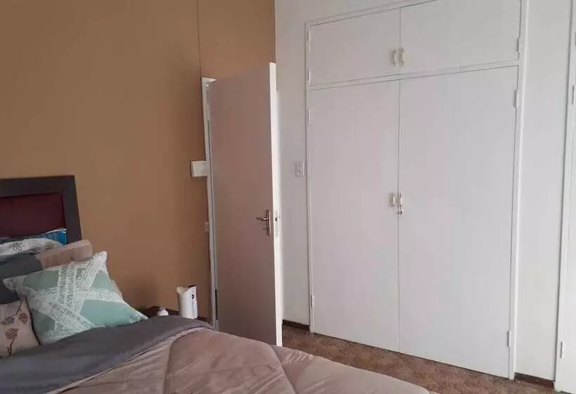 Aamiaismajoitus (B&B) C   Land Guest House