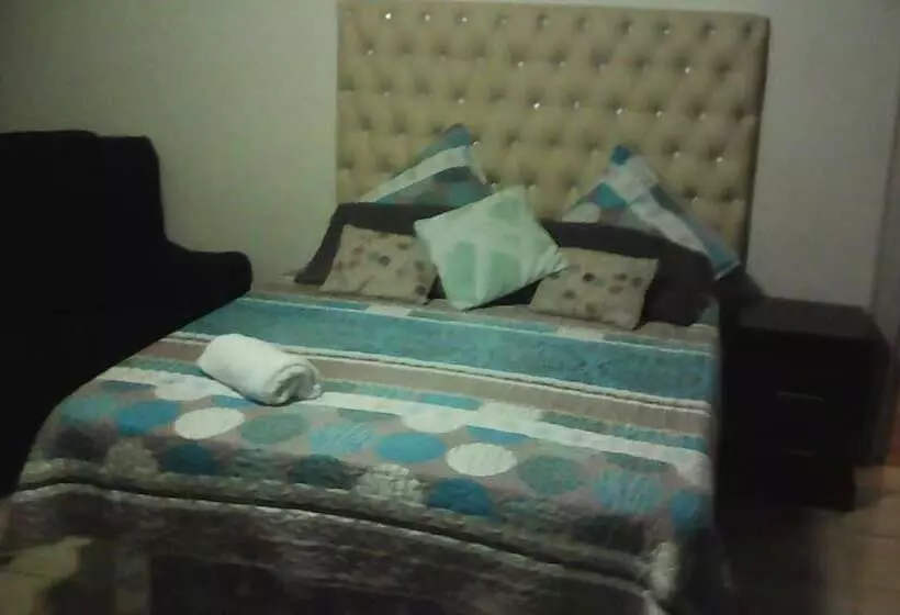 Aamiaismajoitus (B&B) C   Land Guest House