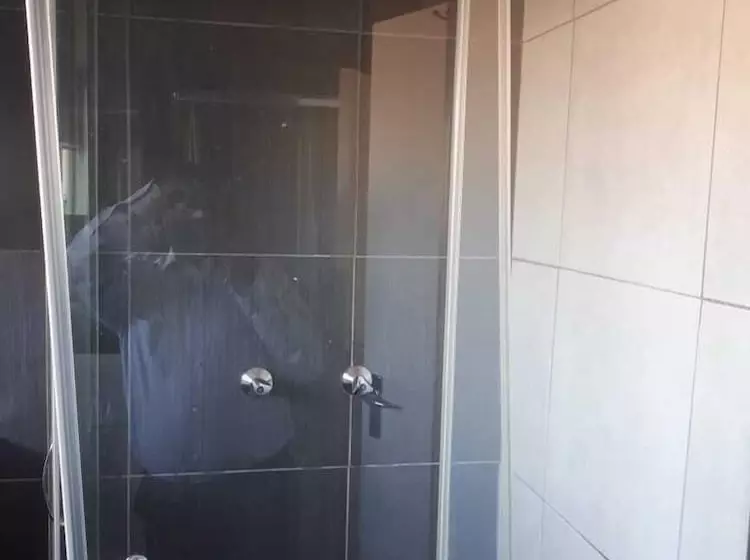 Aamiaismajoitus (B&B) C   Land Guest House