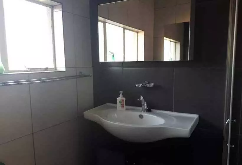 Aamiaismajoitus (B&B) C   Land Guest House