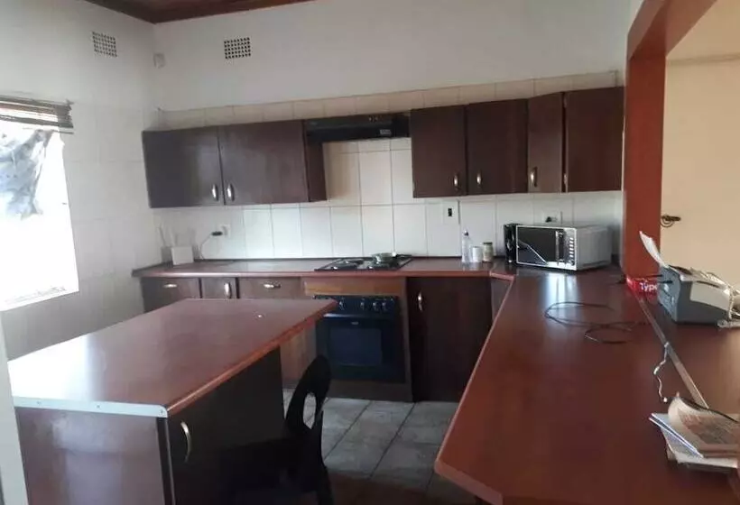 Aamiaismajoitus (B&B) C   Land Guest House