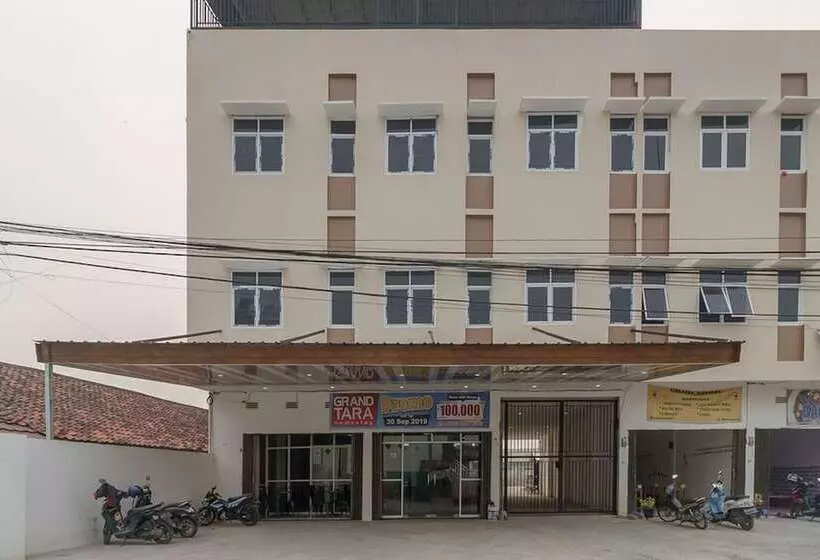 Hotelli Reddoorz Plus At Grand Tara Homestay Palembang