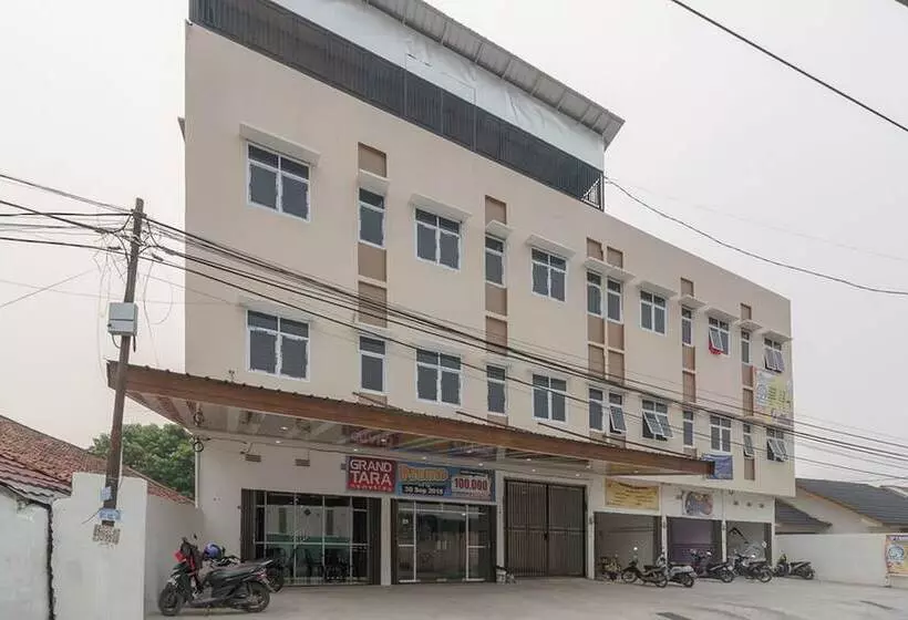Hotelli Reddoorz Plus At Grand Tara Homestay Palembang
