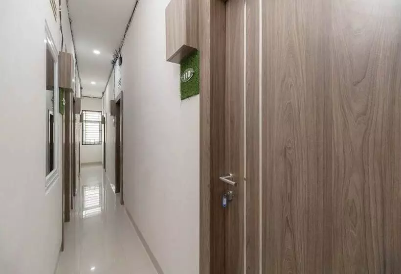 Hotelli Reddoorz Plus At Grand Tara Homestay Palembang