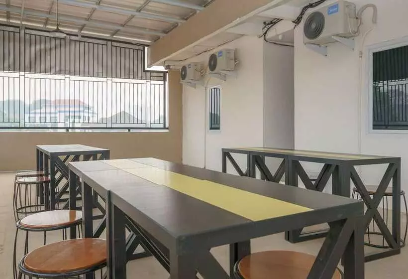 Hotelli Reddoorz Plus At Grand Tara Homestay Palembang