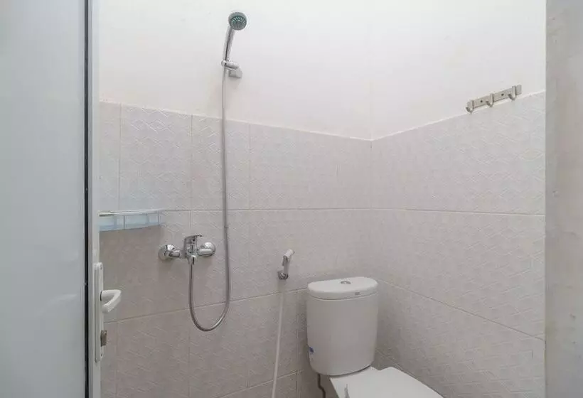 Hotelli Reddoorz Plus At Grand Tara Homestay Palembang