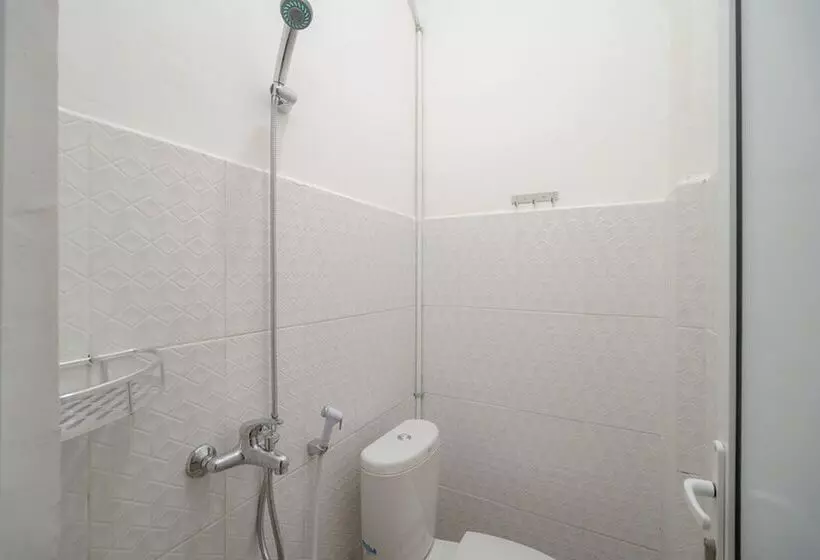 Hotelli Reddoorz Plus At Grand Tara Homestay Palembang