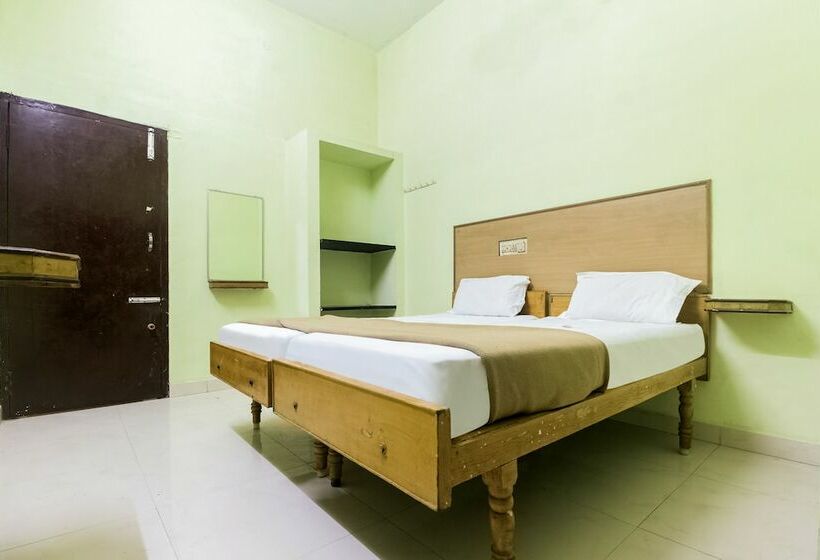 Spot On 61149 Hotel Sivanthi