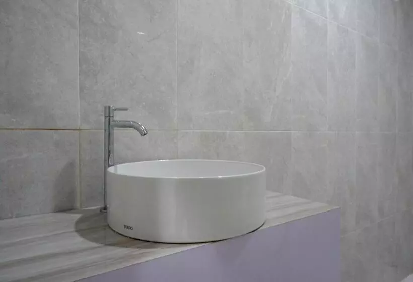 Majatalo Reddoorz Syariah Near Mutiara Sis Al Jufrie Airport Palu 2