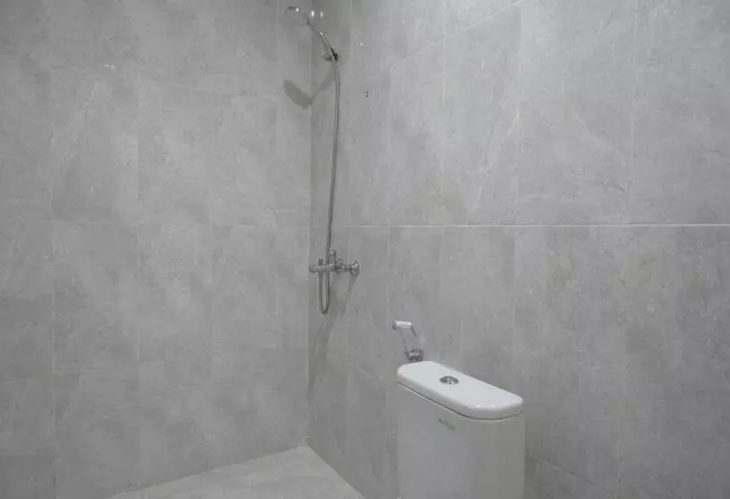 Majatalo Reddoorz Syariah Near Mutiara Sis Al Jufrie Airport Palu 2