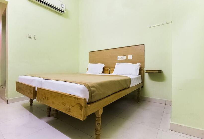 Spot On 61149 Hotel Sivanthi