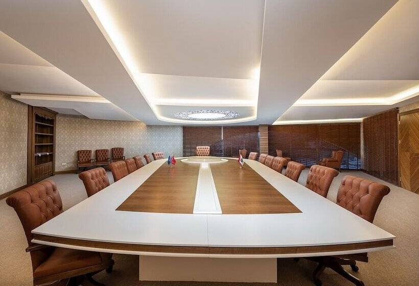 هتل The Marilis Hill Resort