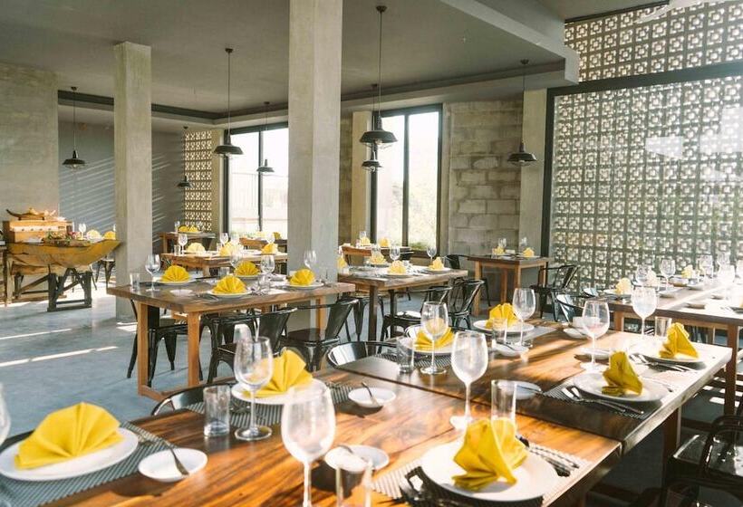 Larimar Hotel & Resort