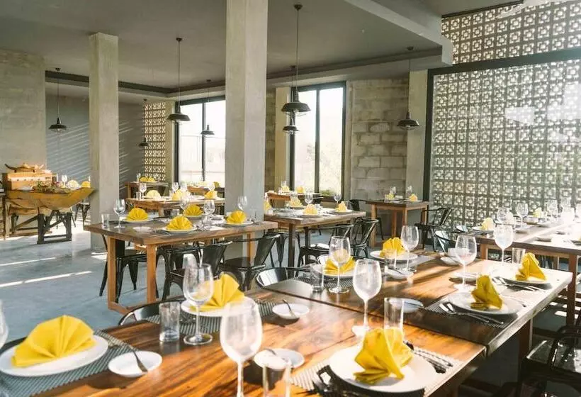 Larimar Hotel & Resort