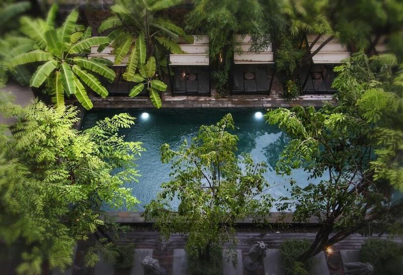 Larimar Hotel & Resort