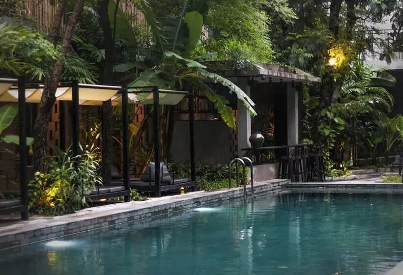 Larimar Hotel & Resort