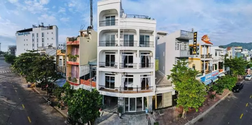 هتل The Fancy House