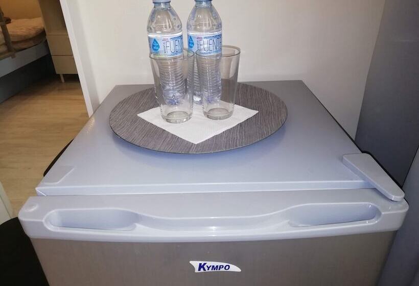 호스텔 Urban Rooms San Roque With Solarium