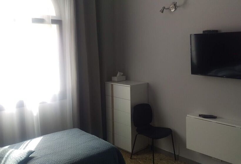 호스텔 Urban Rooms San Roque With Solarium