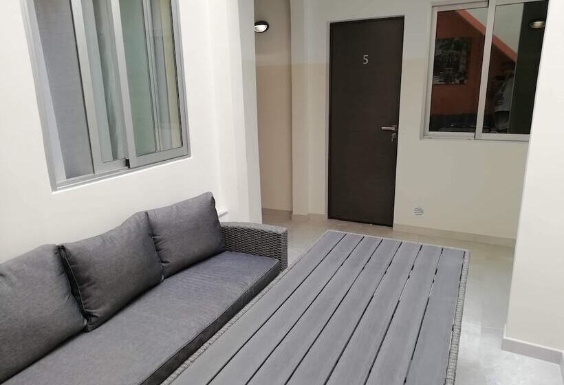 호스텔 Urban Rooms San Roque With Solarium