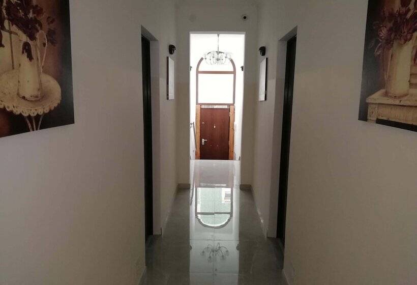 호스텔 Urban Rooms San Roque With Solarium