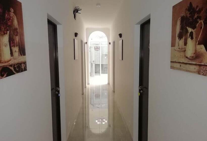 호스텔 Urban Rooms San Roque With Solarium