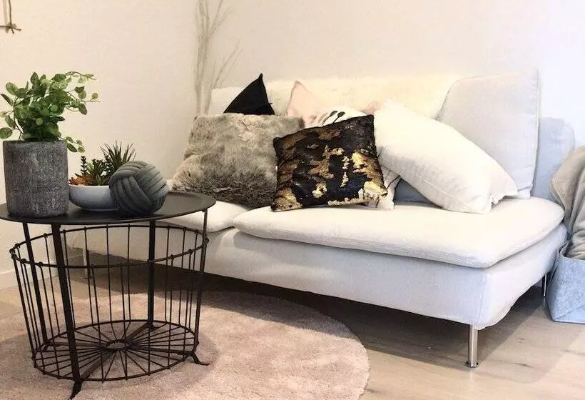 Hostrelax Residences On Merivale