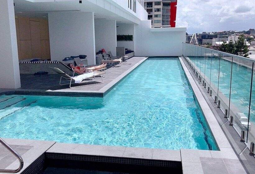 Hostrelax Residences On Merivale