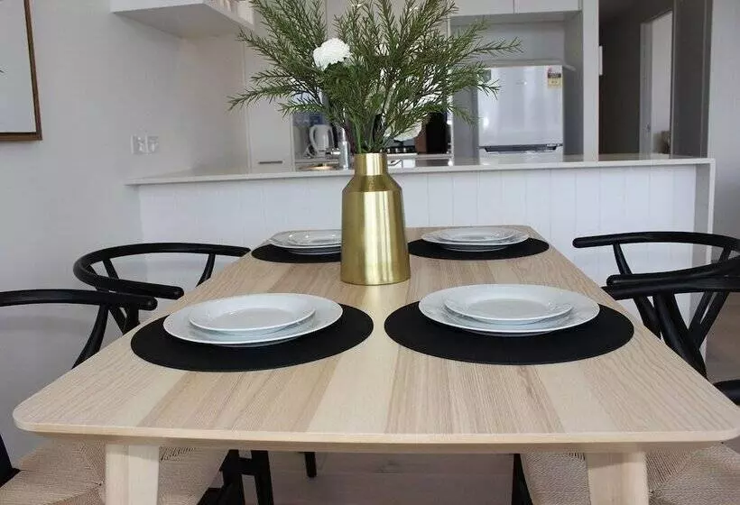 Hostrelax Residences On Merivale