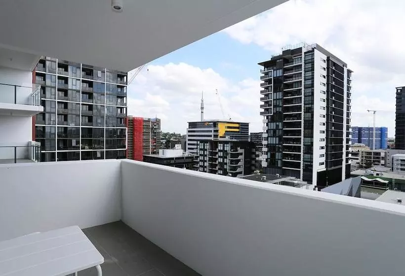 Hostrelax Residences On Merivale