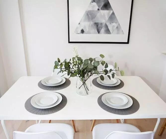 Hostrelax Residences On Merivale