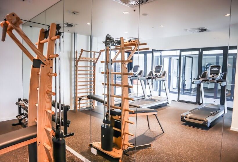 Hostrelax Residences On Merivale