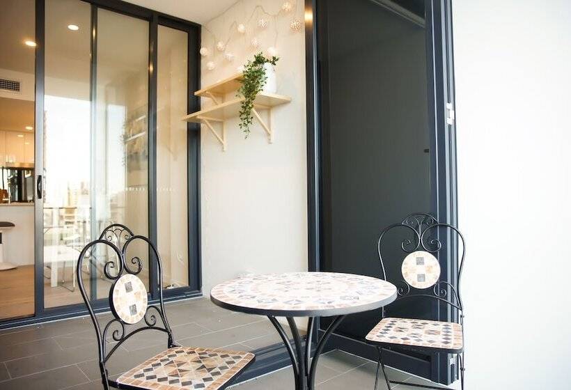 Hostrelax Residences On Merivale