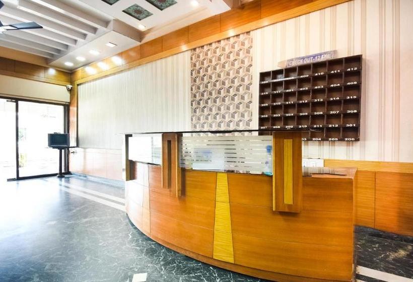 فندق Spot On 60915 Akash Guest House