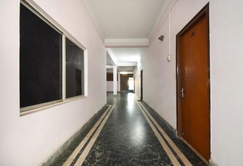 فندق Spot On 60915 Akash Guest House