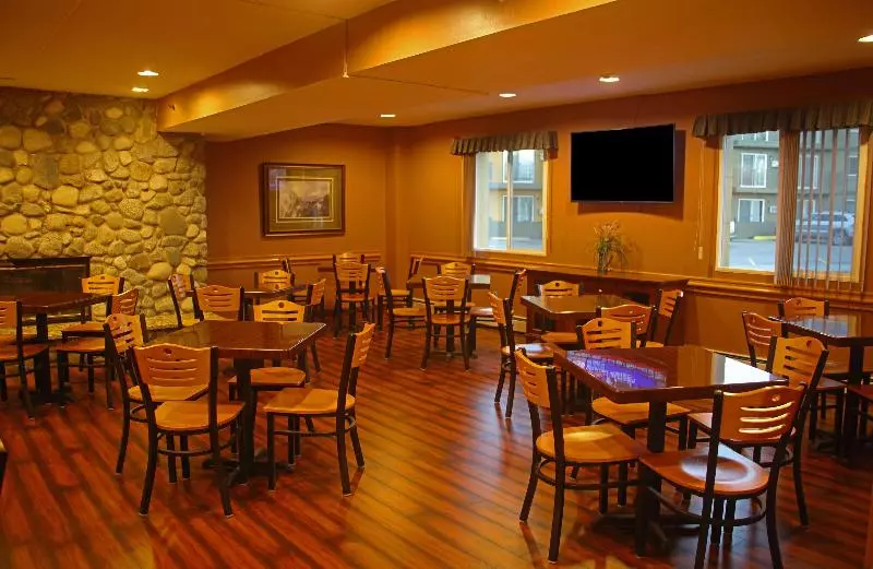 ホテル Americas Best Value Inn & Suites Anchorage Airport