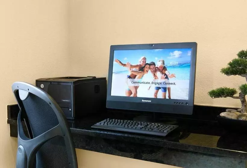 فندق Comfort Inn & Suites Olathe   Kansas City