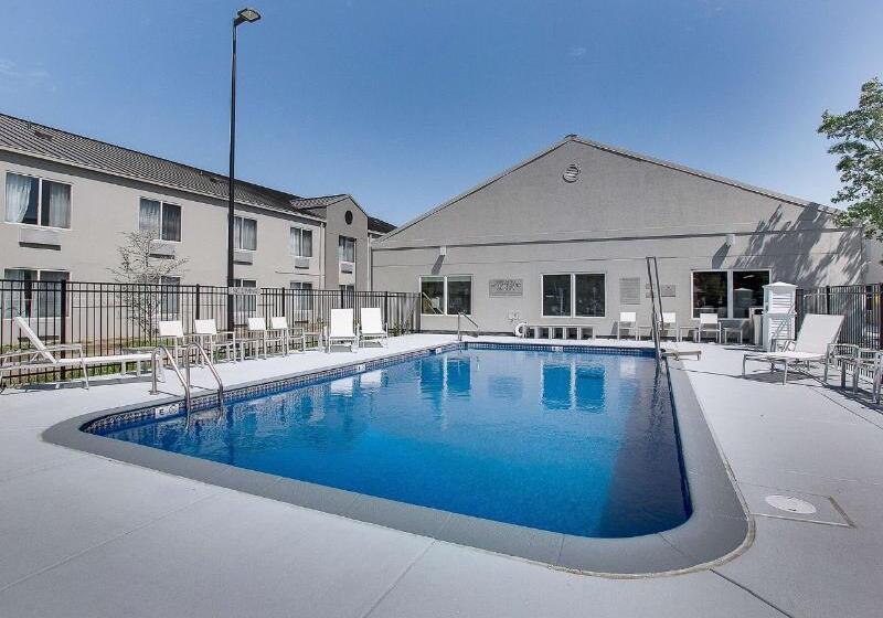 فندق Country Inn & Suites By Radisson, Wichita East, Ks