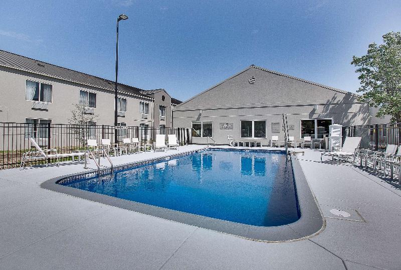 فندق Country Inn & Suites By Radisson, Wichita East, Ks