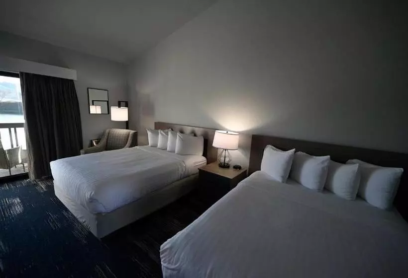 هتل Edgewater Inn And Suites