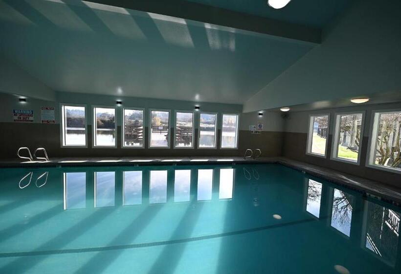 Otel Edgewater Inn And Suites