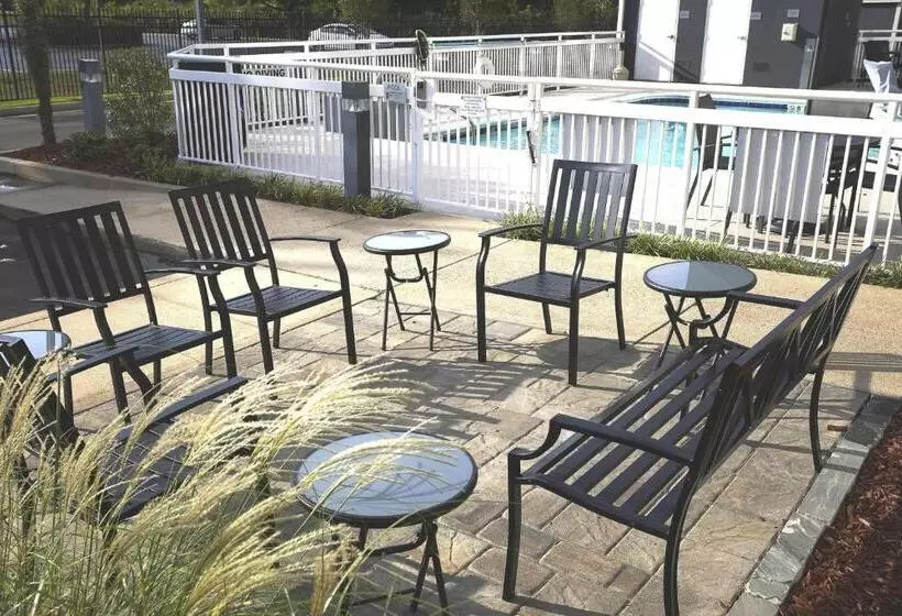 هتل Fairfield Inn & Suites Jackson Airport