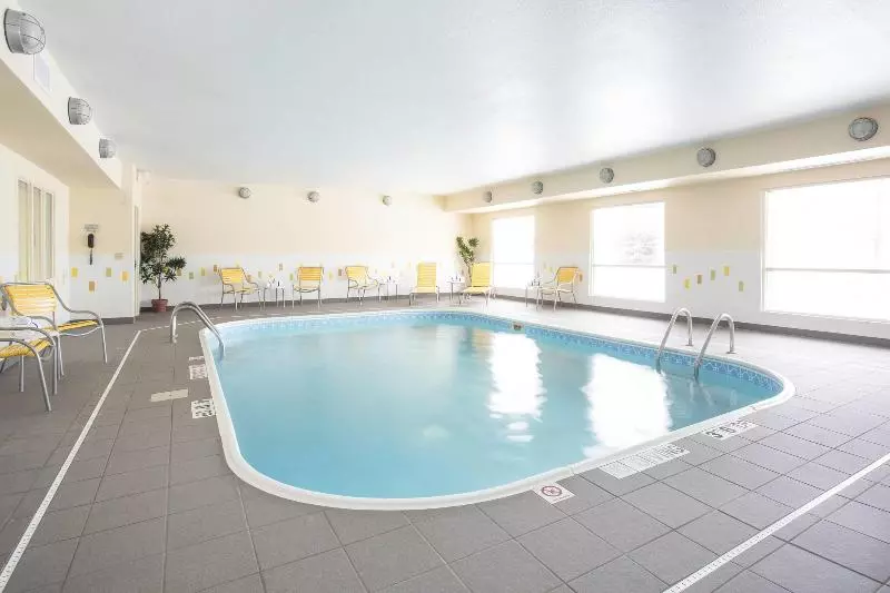 فندق Fairfield Inn & Suites Oshkosh