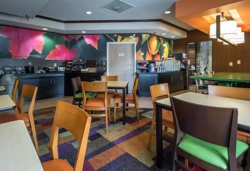 Отель Fairfield Inn & Suites Savannah I95 South